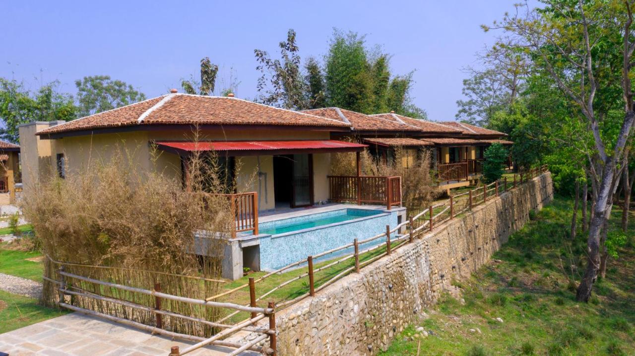 Jungle Villa Resort - Near Chitwan National Park ภายนอก รูปภาพ