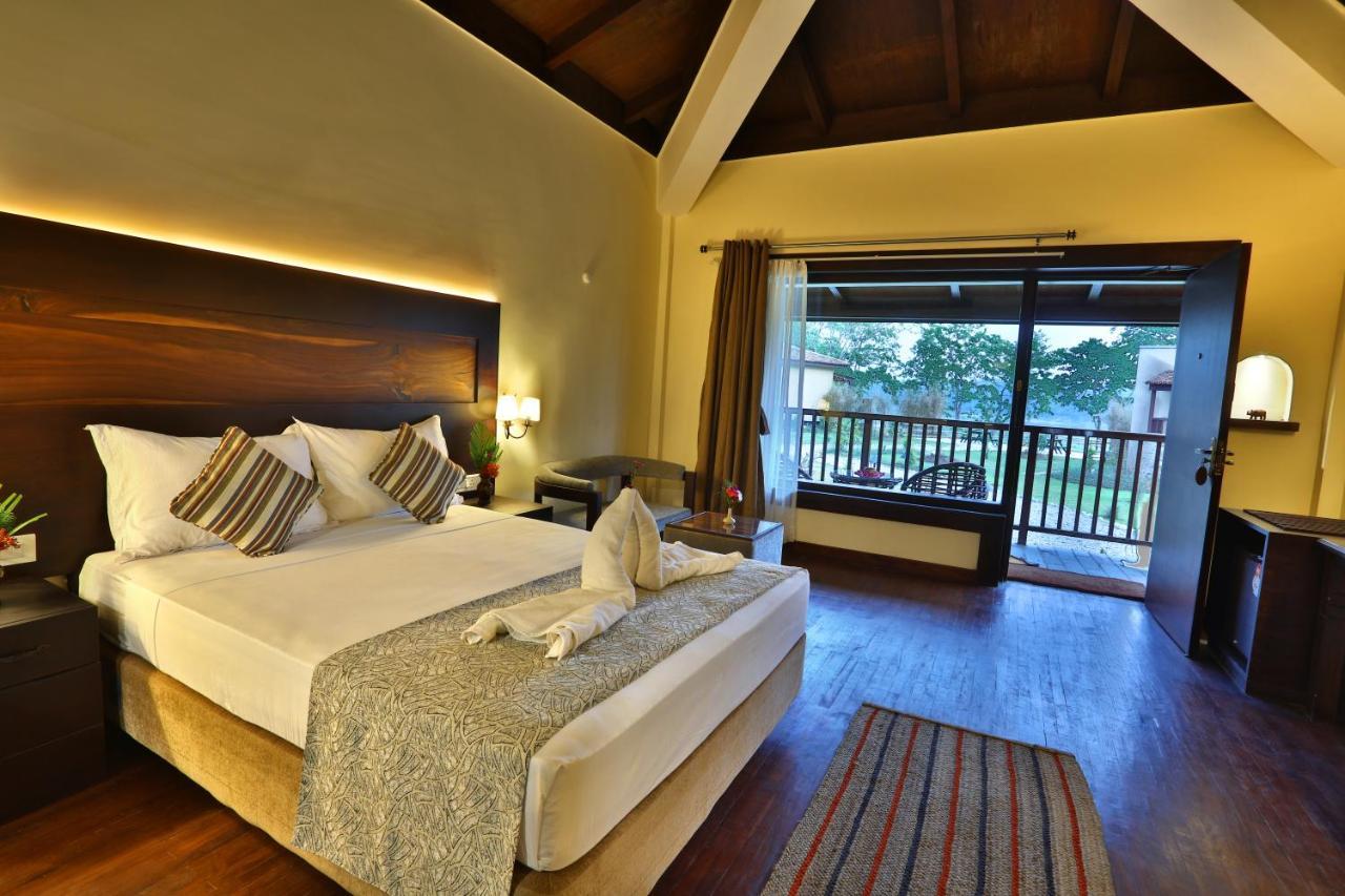 Jungle Villa Resort - Near Chitwan National Park ภายนอก รูปภาพ