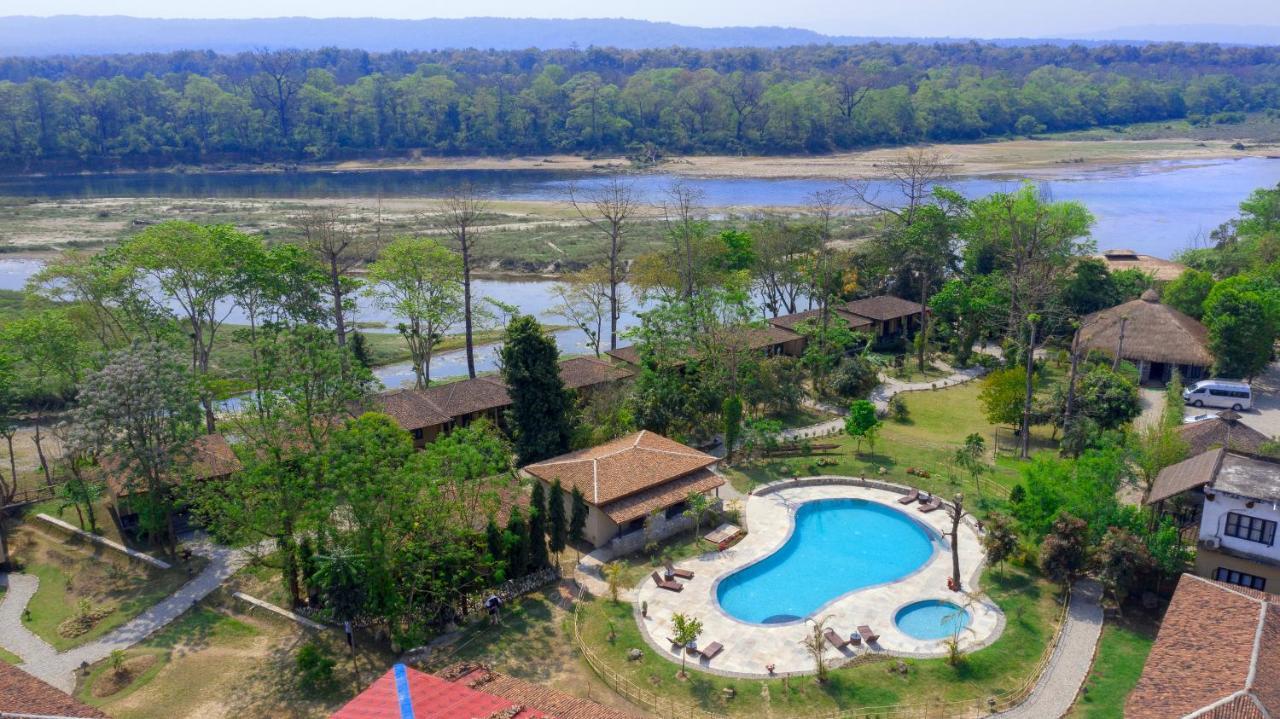 Jungle Villa Resort - Near Chitwan National Park ภายนอก รูปภาพ